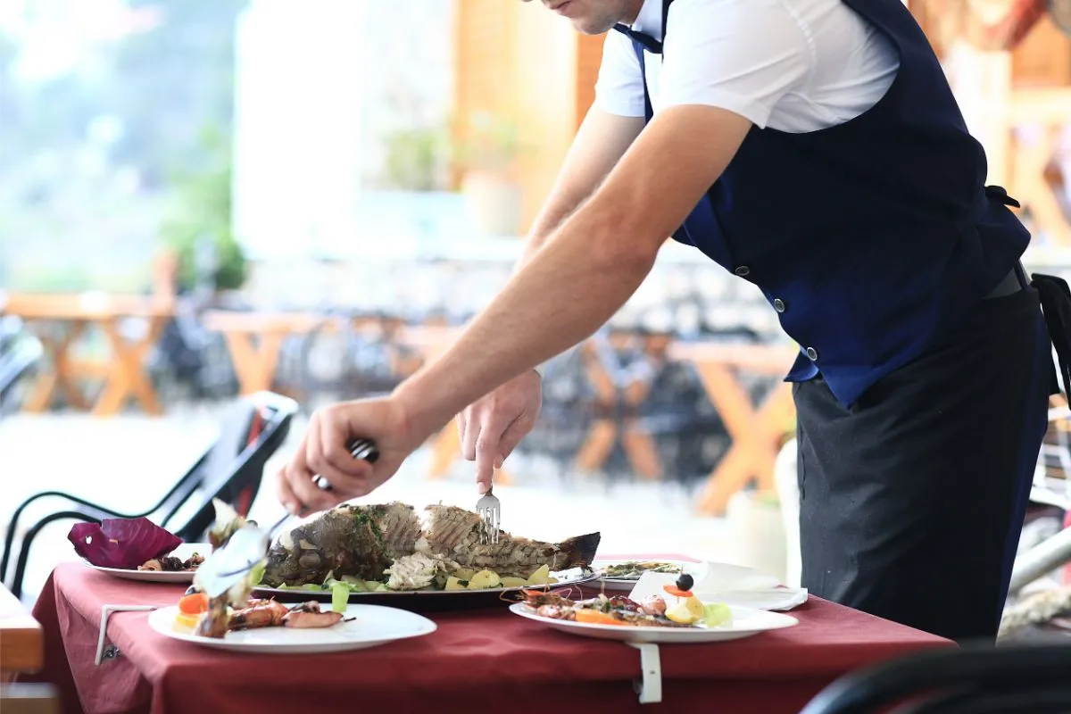 Kako filetirati ribu pred gostima u restoranu - stručno i brzo