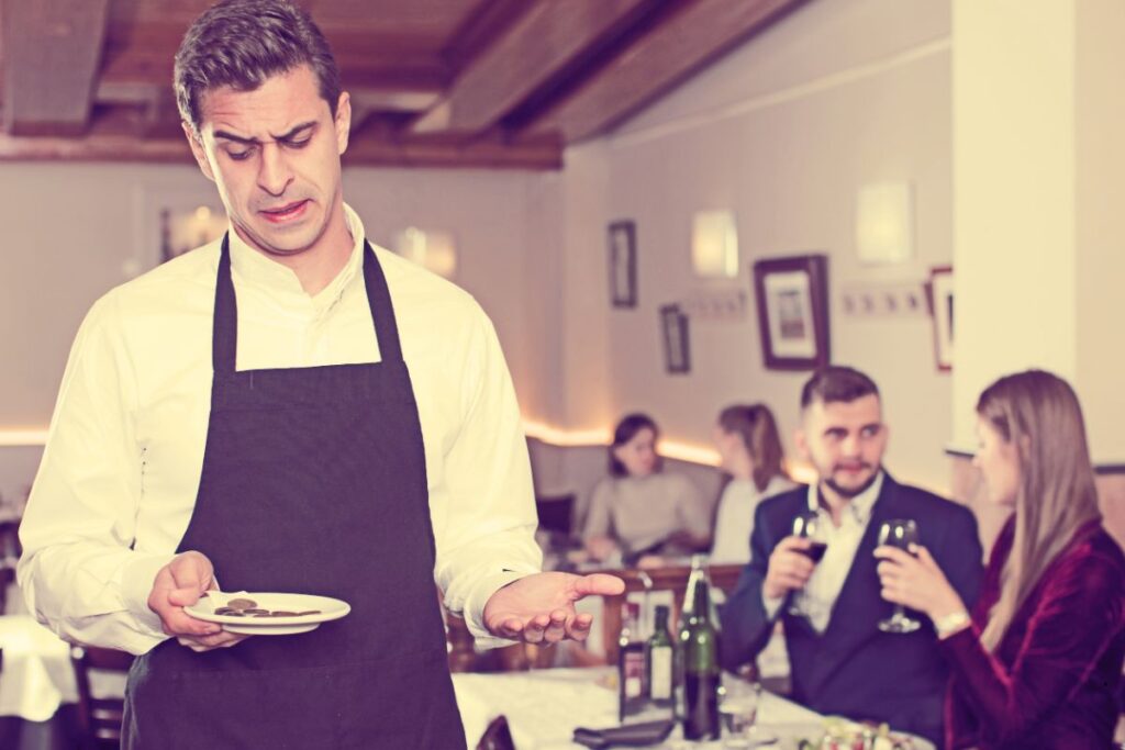 Utjecaj napojnica na radnu atmosferu u restoranu